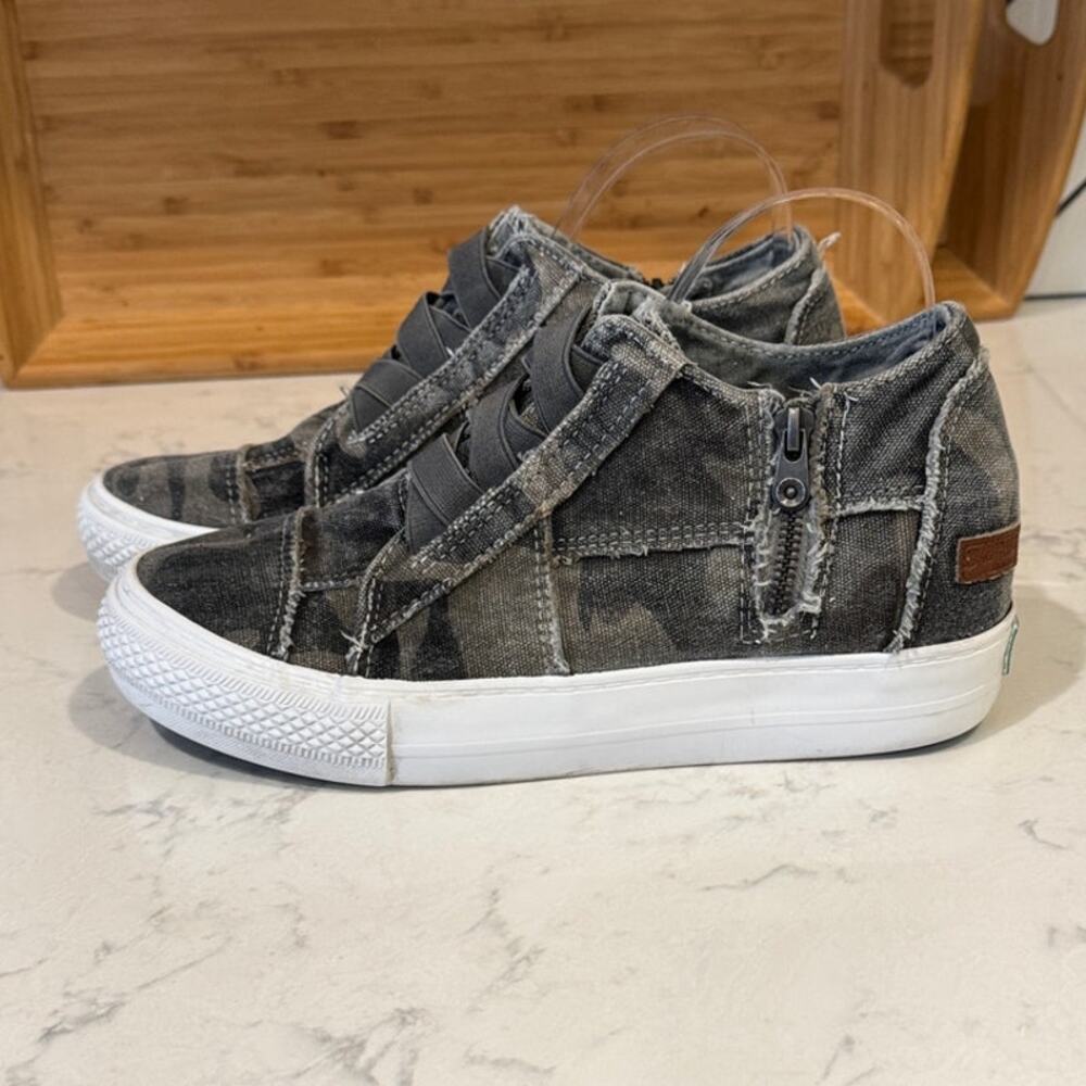 Blowfish Malibu Mamba Wedge Sneaker camo gray size 9  casual canvas side zip